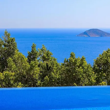 Rent Your Own Luxury With 2 Bedrooms Antalya 1050 *